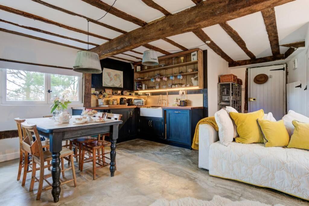 The Dairy, One Bedroom Cottage In A 15Th Century Farmhouse Parham Zewnętrze zdjęcie